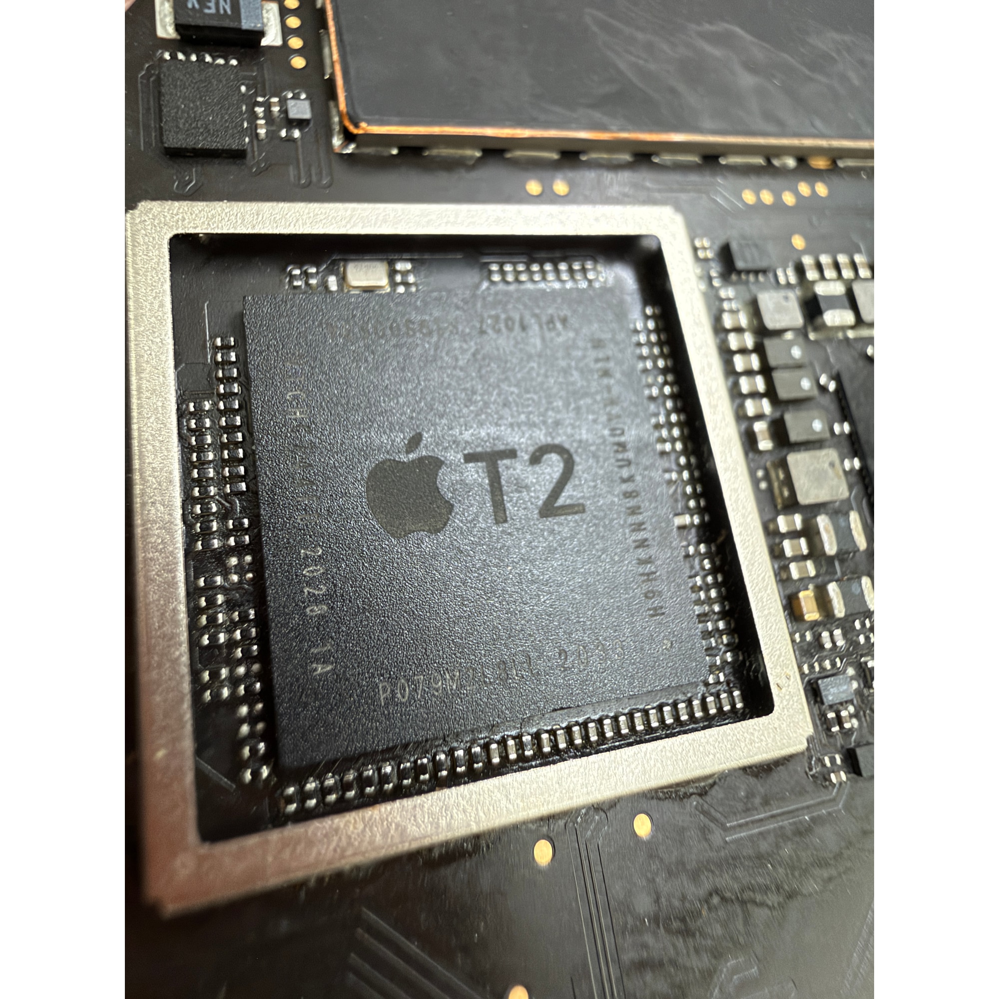 Chip Apple T2 Clean + Biometria Original – Modelos: MacBook Pro A2141 e A2159